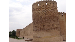 Tháp nghiêng Shiraz, Iran một tòa thành hùng vĩ 
